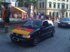 Auto strahlt in Schwarz Rot Gold
